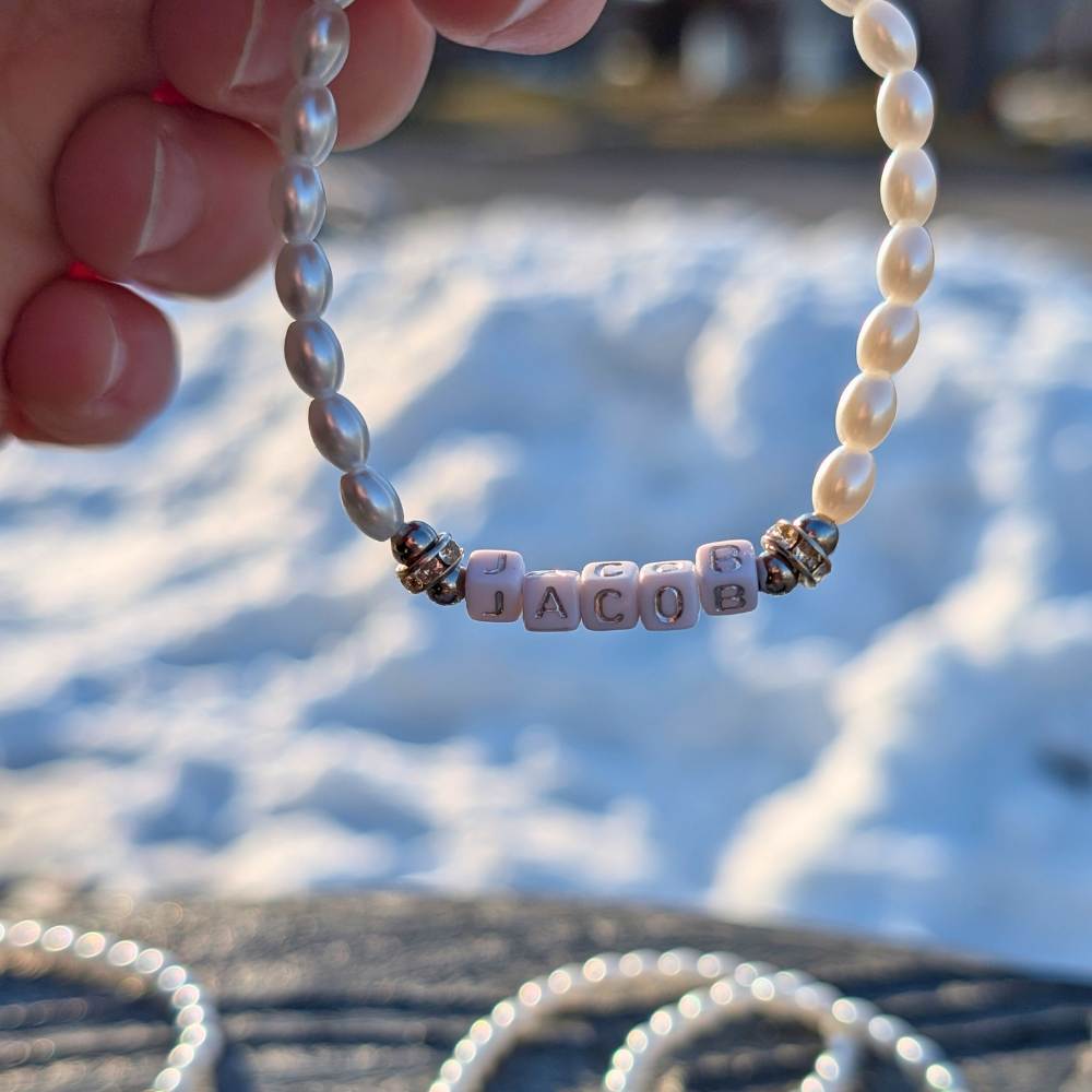 *FÊTE DES MÈRES* | Bracelet blanc perlé avec prénom personnalisé