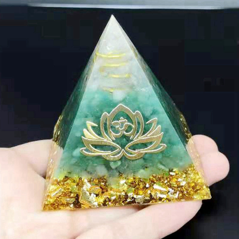 P17 | Aventurine & White Jade Orgonite Pyramid