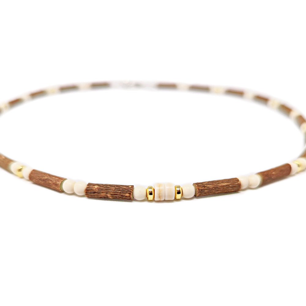 A01 | Bois de noisetier, beige et or