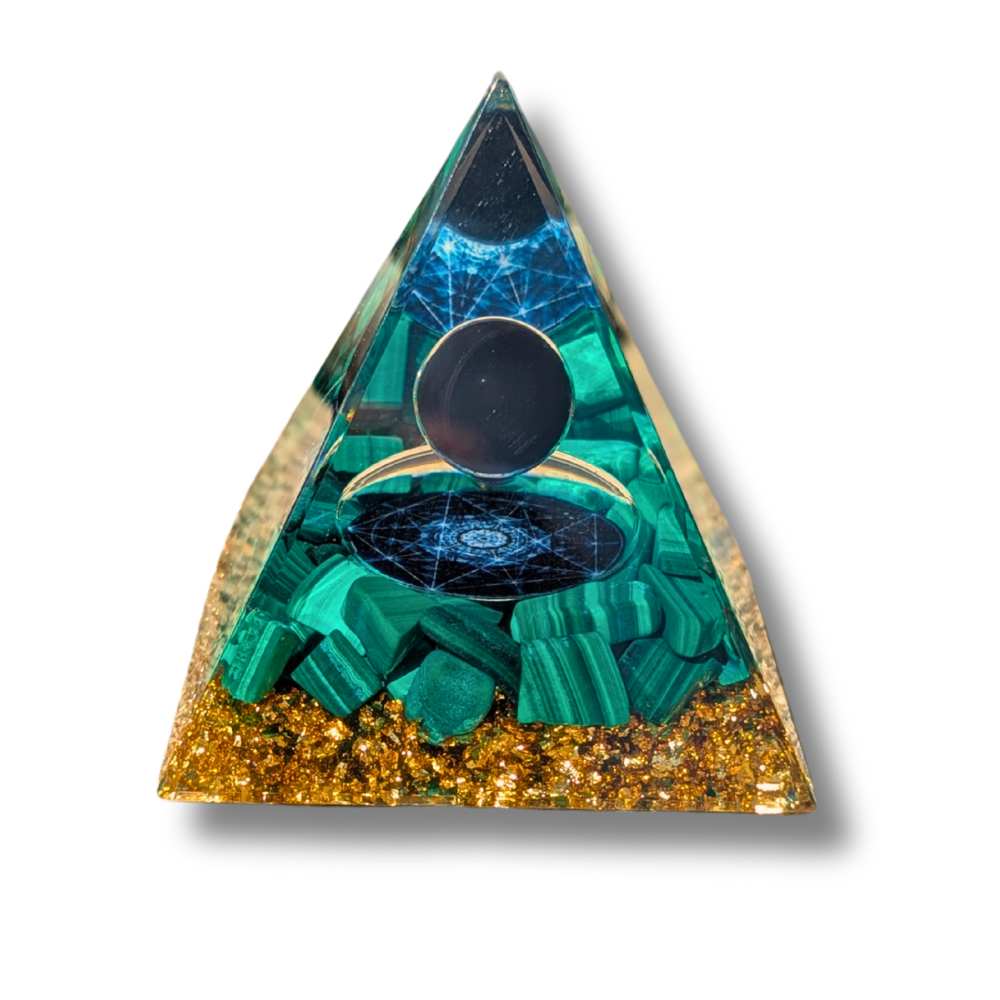 P13 | Pyramide en orgonite, malachite