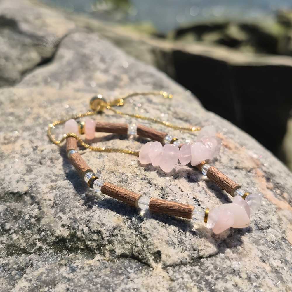 X24 | Bracelets avec pépites de quartz rose et accents dorés