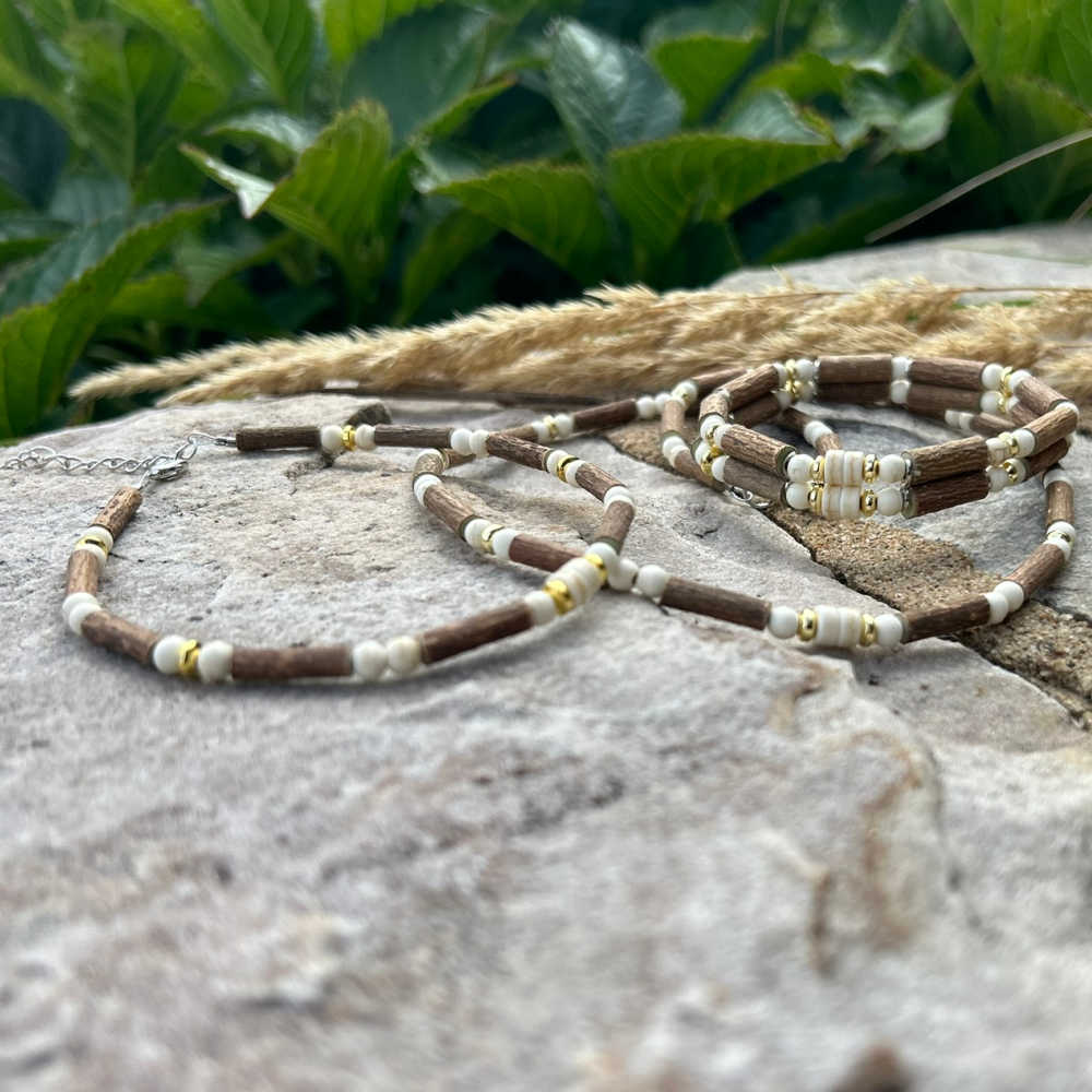 C01 | Hazel Wood, Beige & Gold Ankle Bracelet