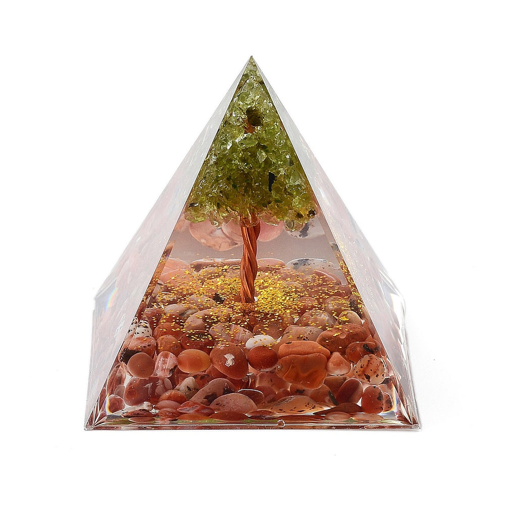 P02 | Pyramide en orgonite, péridot et cornaline