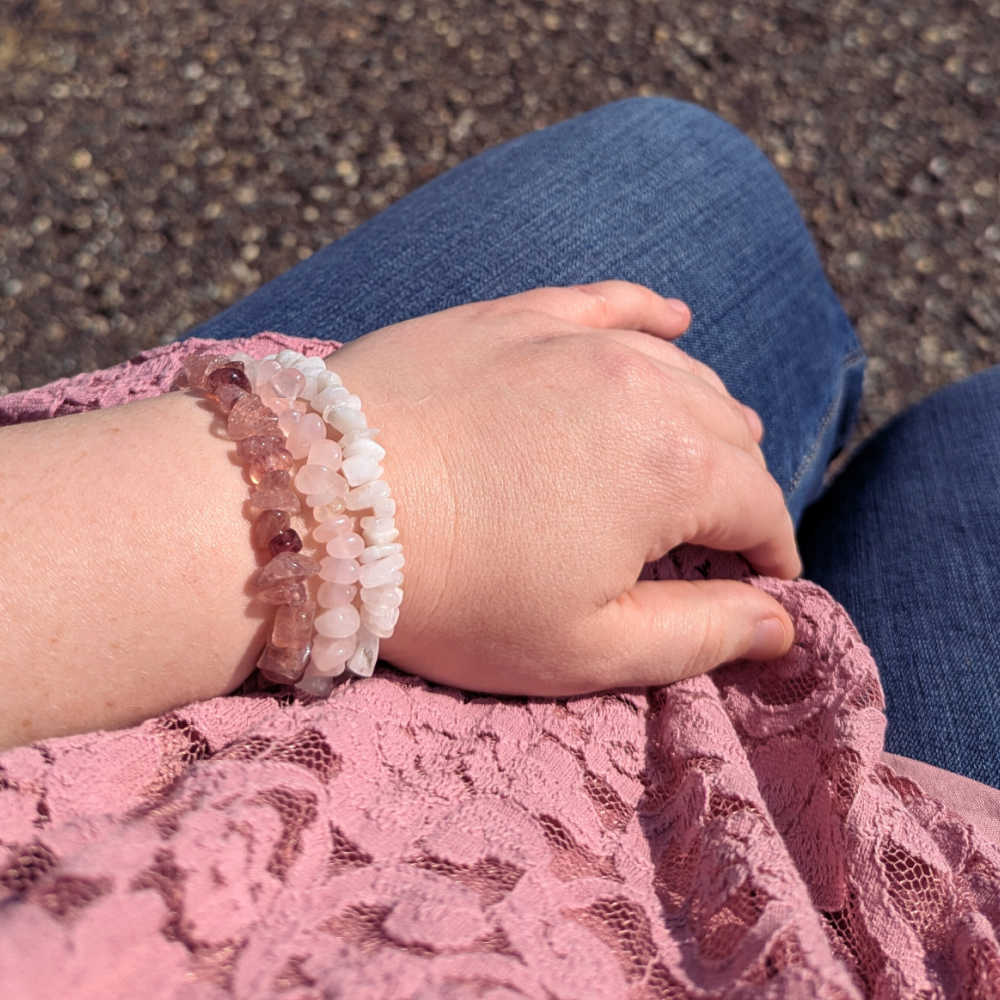 S88 | Strawberry Quartz Natural Chip Stone Bracelet