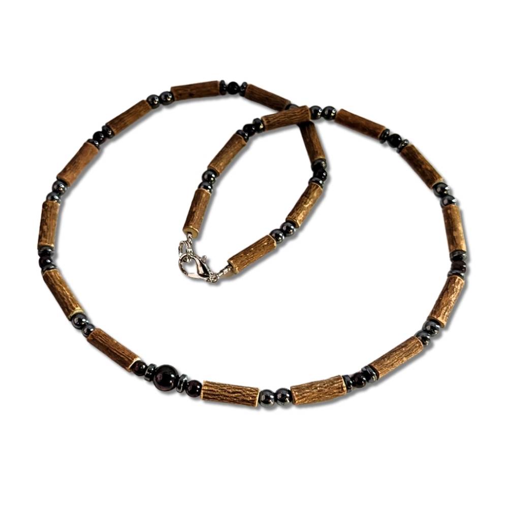 A16 | Bois de noisetier, grenat et hématite