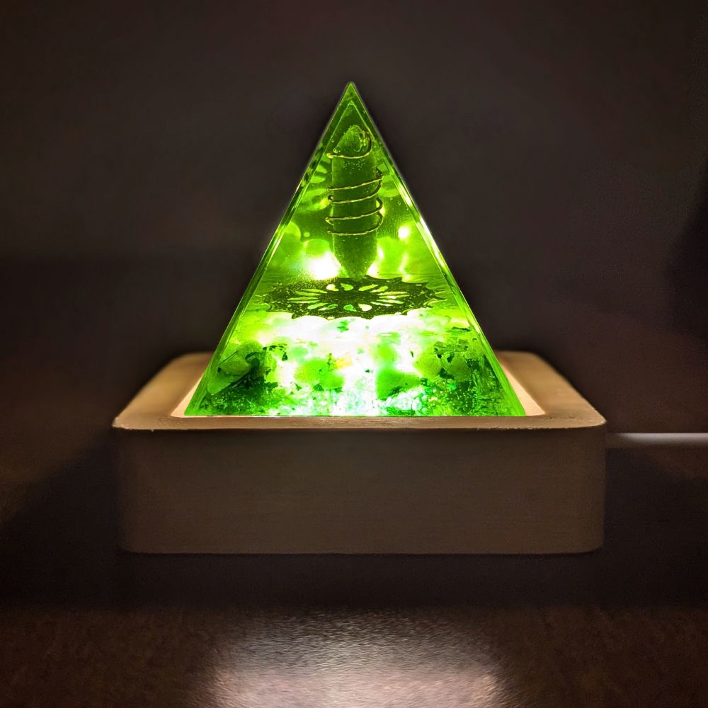 P07 | Green Aventurine Orgonite Pyramid