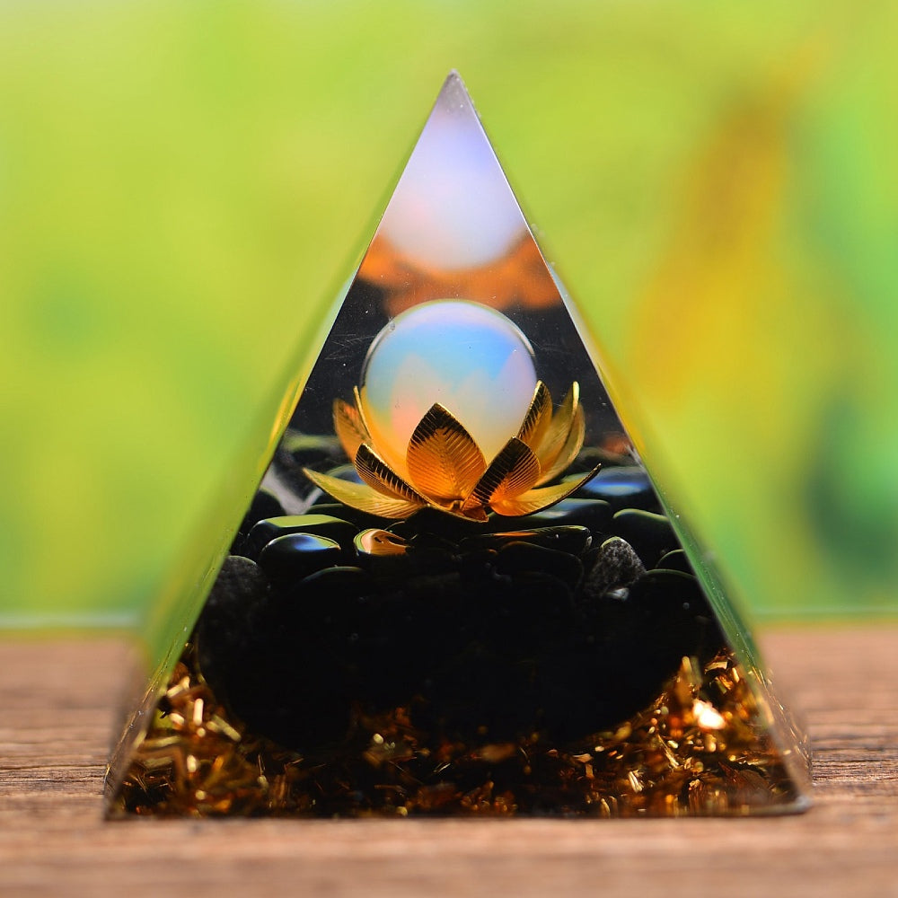 P11 | Pyramide en orgonite, obsidienne noire