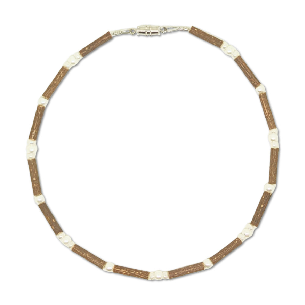 B05 | Hazel Wood & Pearly White Baby & Toddler Necklace (0-4 Years)
