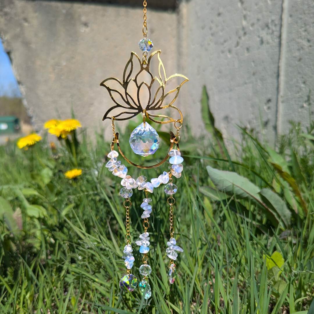 XX26 | Capteur de soleil doré avec perles en verre cristal, lotus et lune