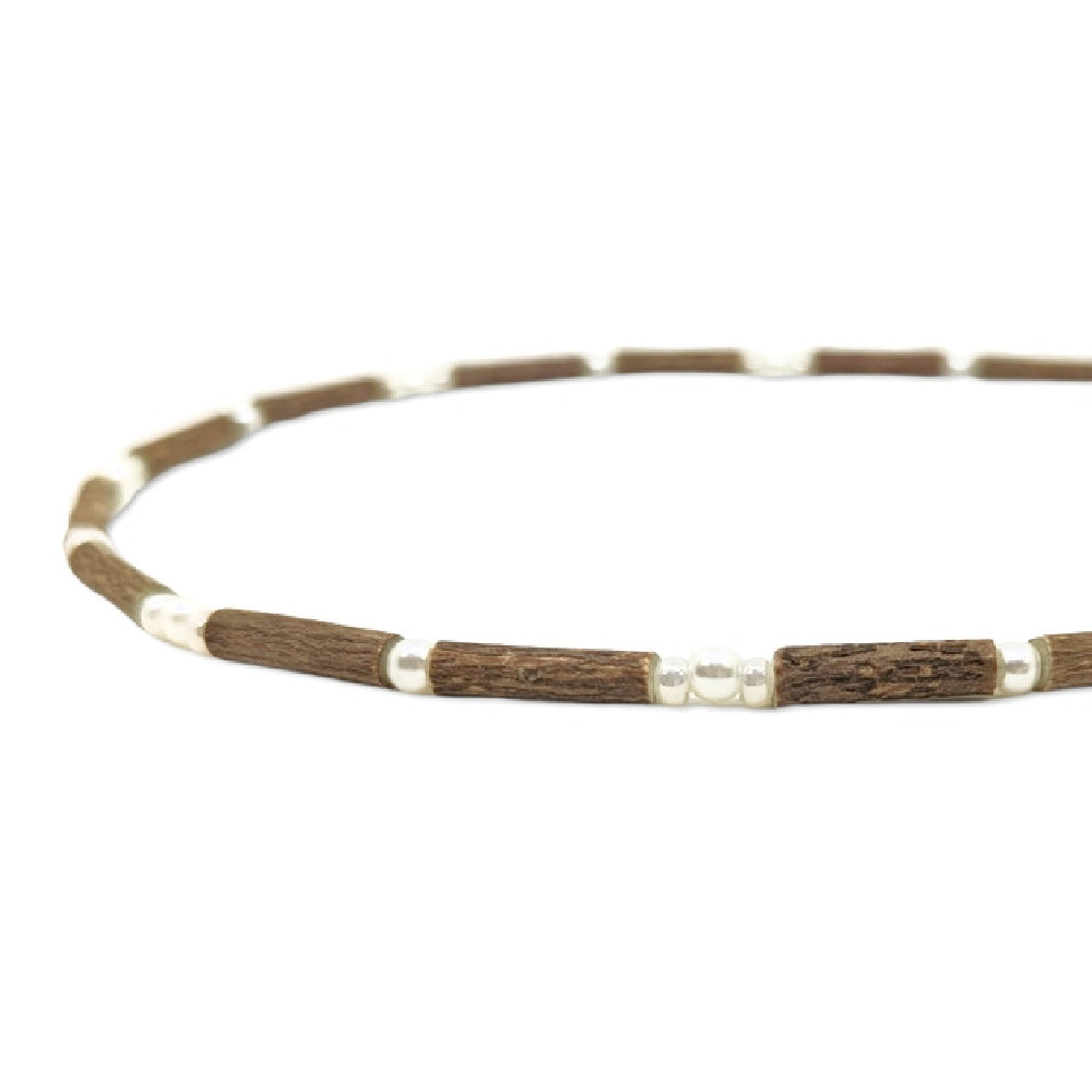 E05 | Bois de noisetier et perles blanches