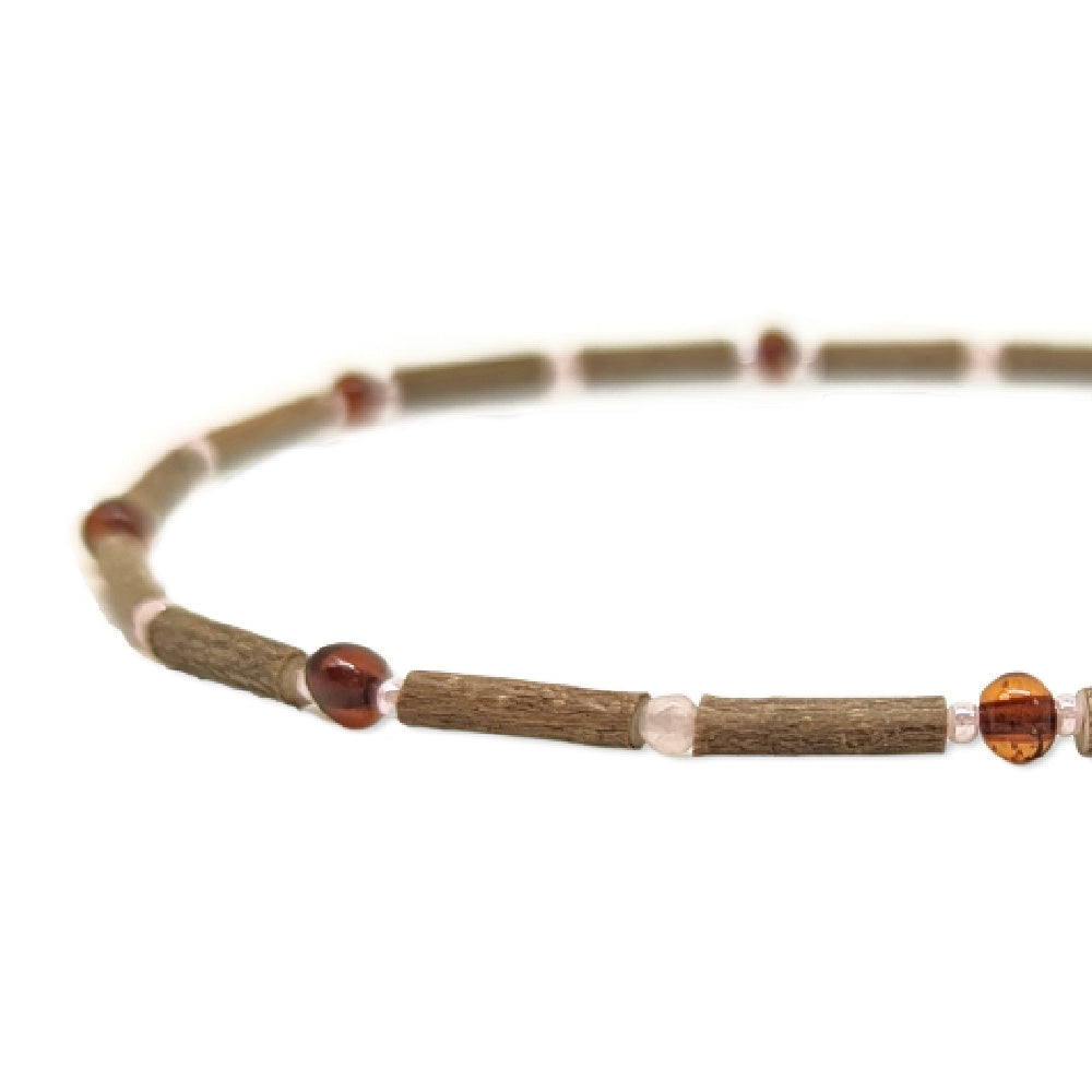 E34 | Bois de noisetier, ambre de la Baltique et quartz rose
