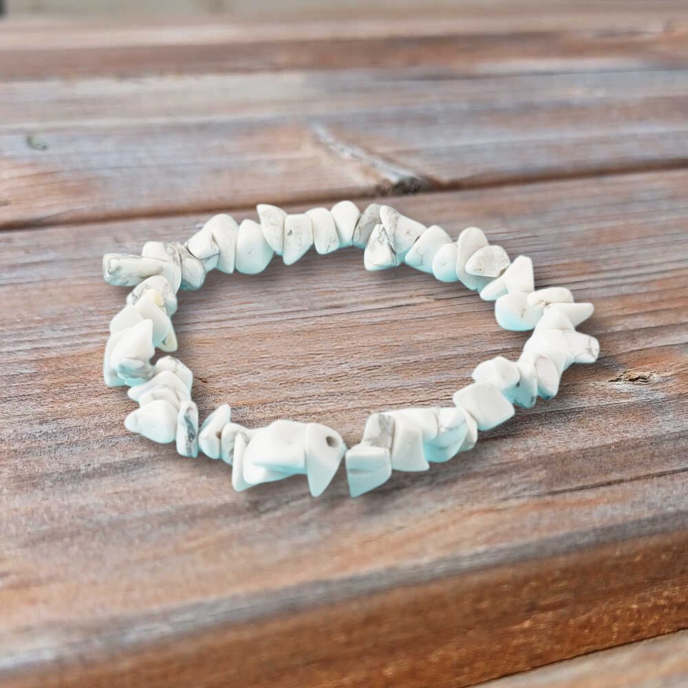 S91 | Bracelet chips de pierre howlite blanche