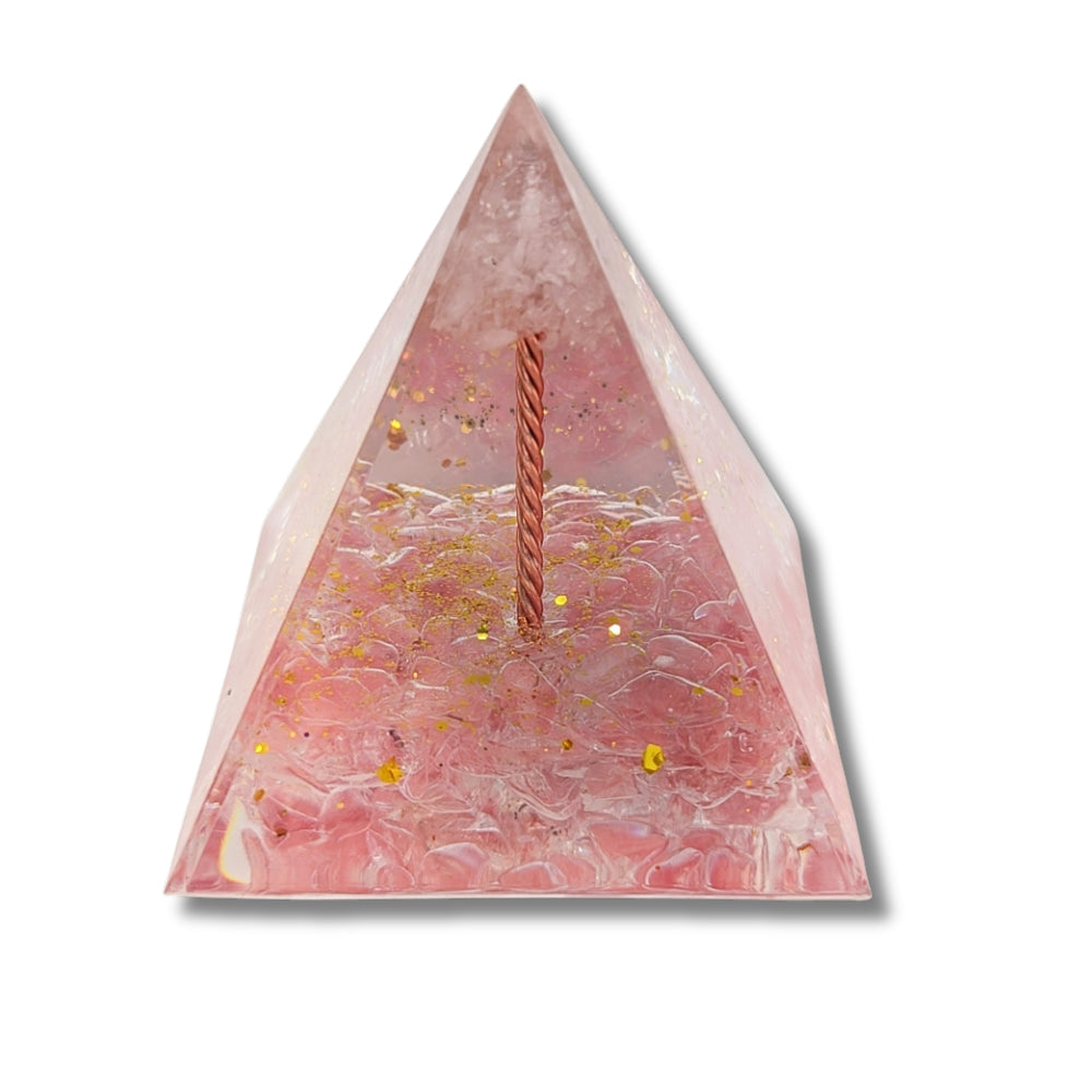 P03 | Pyramide en orgonite, quartz rose