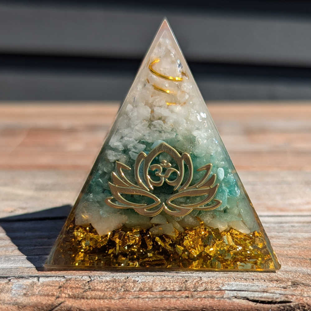 P10 | Green Aventurine Orgonite Pyramid