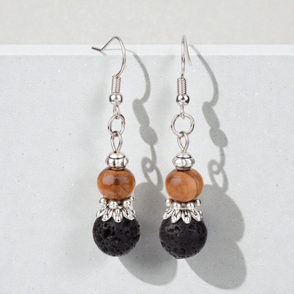 R13 | Boucles d'oreilles pendantes argentées avec pierres de lave naturelle et billes de bois