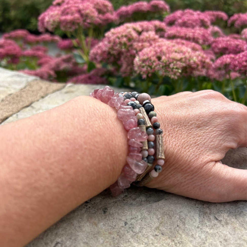 S88 | Strawberry Quartz Natural Chip Stone Bracelet