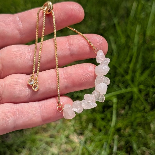 X24 | Bracelets avec pépites de quartz rose et accents dorés
