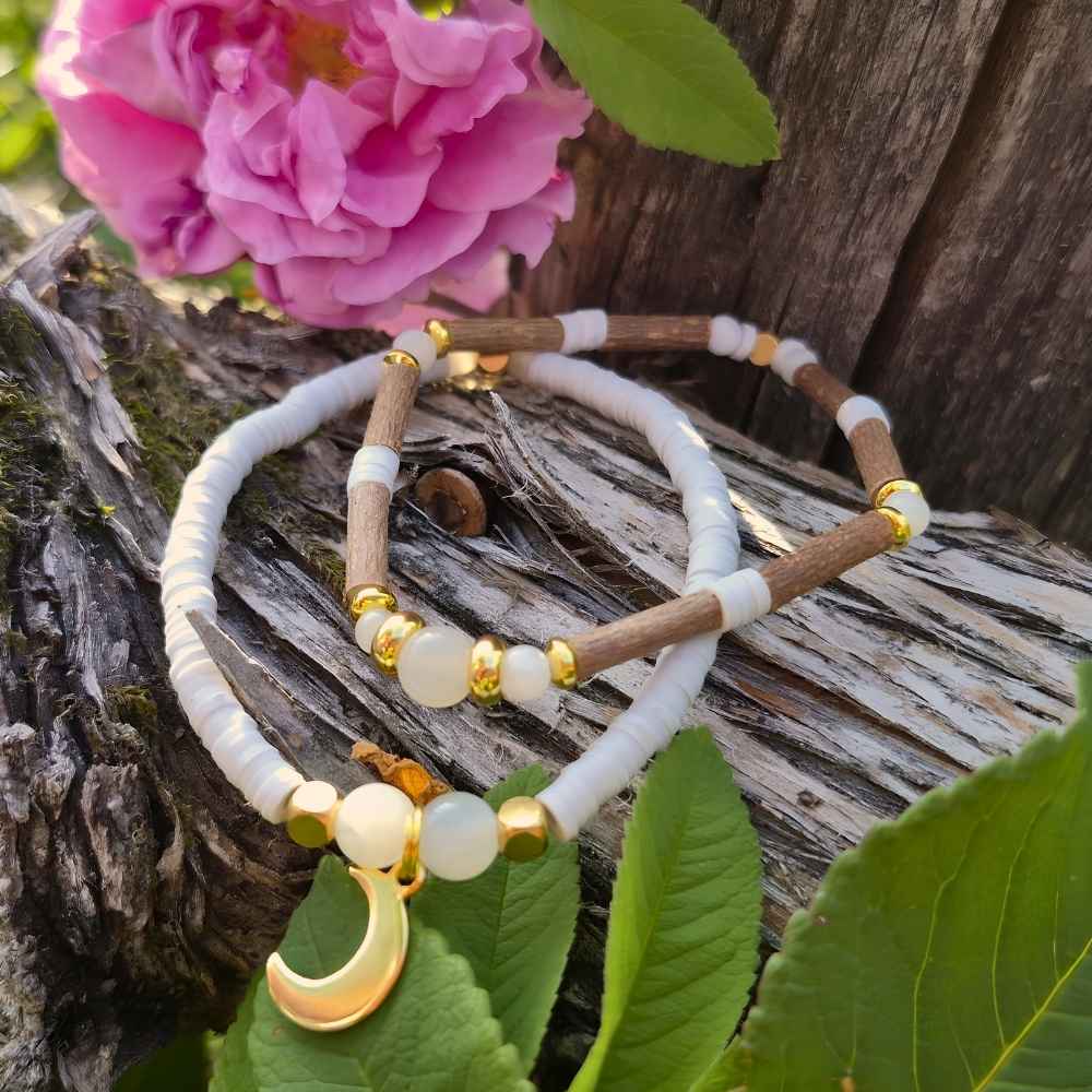 X28 | Trio de bracelets chips avec pierre de lune et accents dorés